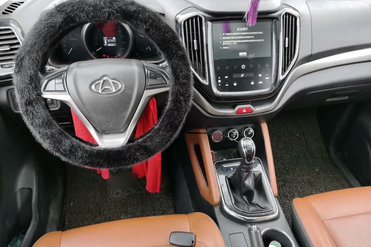 Used CHANGAN OSHAN CX70 2017 CX70T 1.5T Manual High-Performance Edition Center Console
