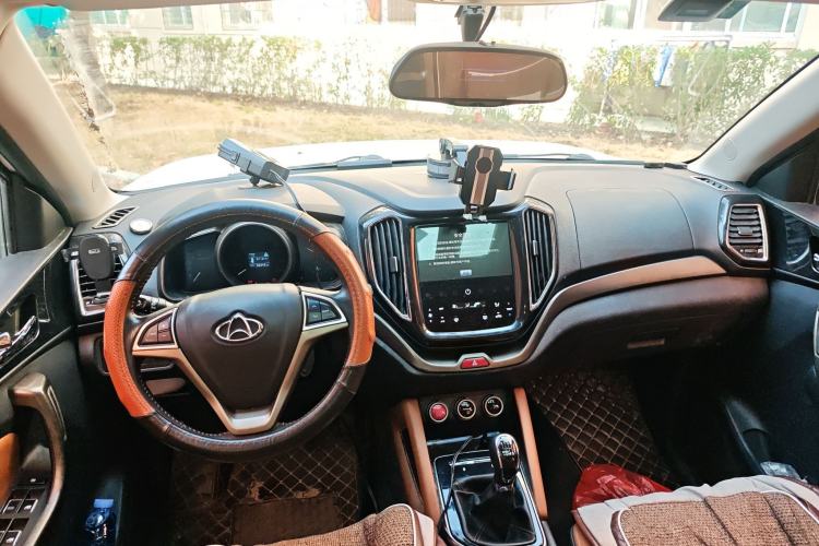 Used CHANGAN OSHAN CX70 2017 Facelifted CX70T 1.5T Manual High-Performance Edition Center Console