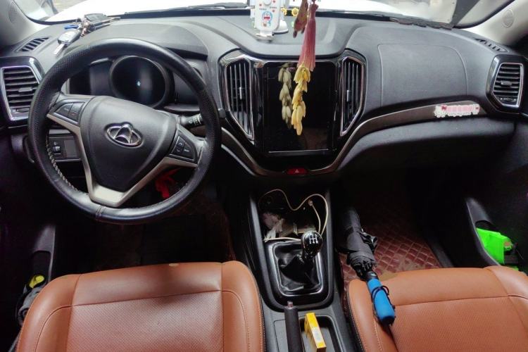 Used CHANGAN OSHAN CX70 2017 1.6L Manual Smart Model Center Console