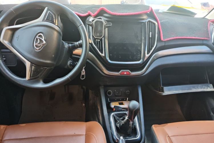 Used CHANGAN OSHAN CX70 2017 1.6L Manual Elite Model Center Console
