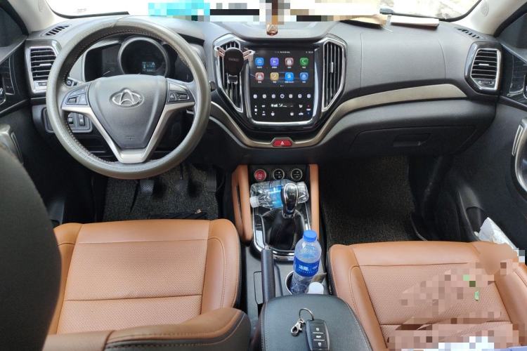 Used CHANGAN OSHAN CX70 2017 CX70T 1.5T Manual Zunqing Edition Center Console