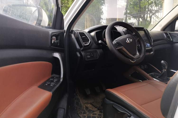 Used CHANGAN OSHAN CX70 2017 Facelifted CX70T 1.5T Manual High-Performance Edition Driver Seat