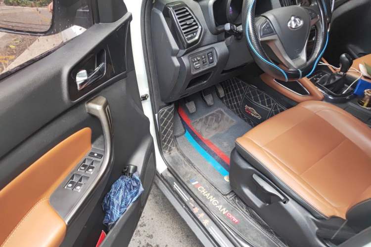 Used CHANGAN OSHAN CX70 2017 Facelifted CX70T 1.5T Manual High-Performance Edition Driver Seat