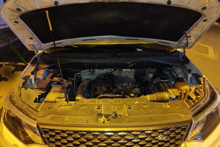 Used CHANGAN OSHAN CX70 2017 CX70T 1.5T Manual High-Performance Edition Engine Bay