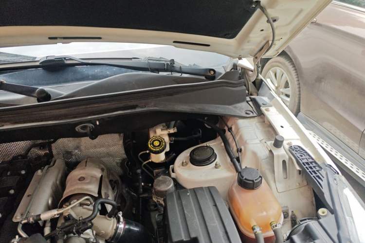 Used CHANGAN OSHAN CX70 2017 CX70T 1.5T Manual High-Performance Edition Engine Bay Left