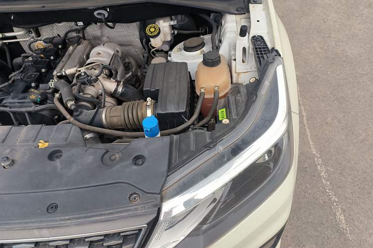 Used CHANGAN OSHAN CX70 2017 CX70T 1.5T Manual High-Performance Edition Engine Bay Left