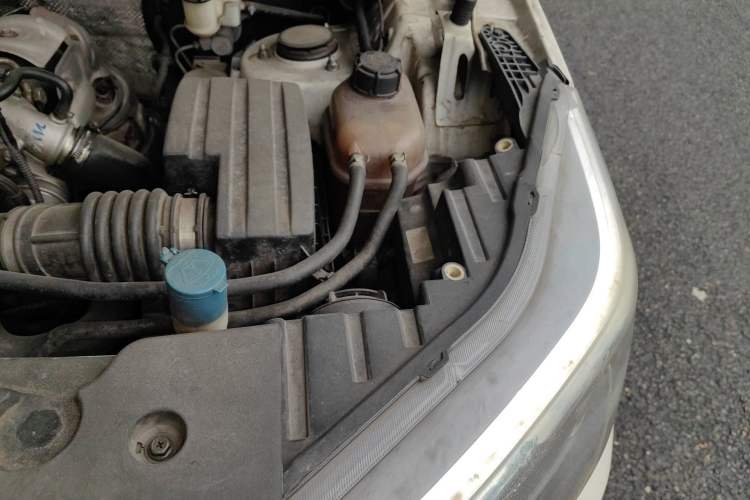 Used CHANGAN OSHAN CX70 2017 CX70T 1.5T Manual High-Performance Edition Engine Bay Left