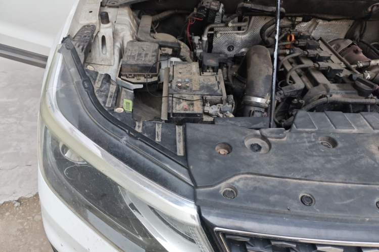 Used CHANGAN OSHAN CX70 2017 CX70T 1.5T Automatic Zunqing Edition Engine Bay Right