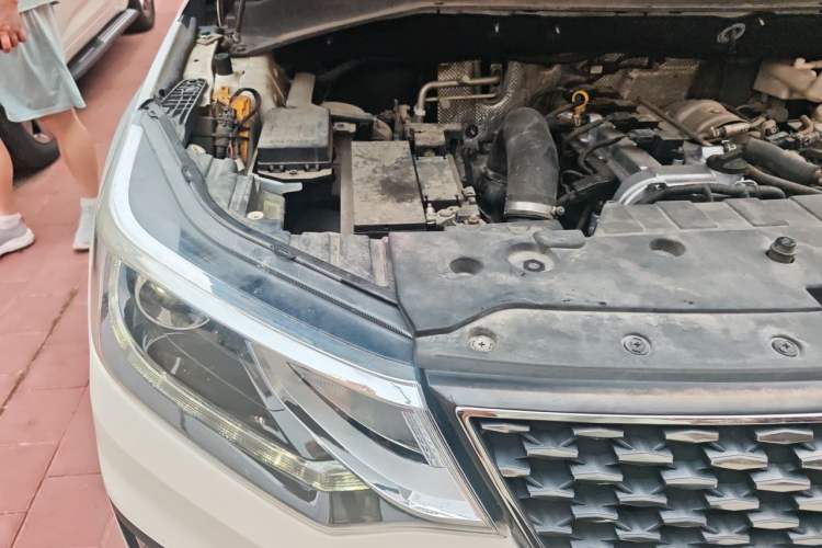 Used CHANGAN OSHAN CX70 2017 CX70T 1.5T Manual High-Performance Edition Engine Bay Right