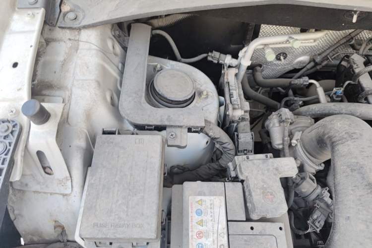 Used CHANGAN OSHAN CX70 2017 CX70T 1.5T Manual High-Performance Edition Engine Bay Right