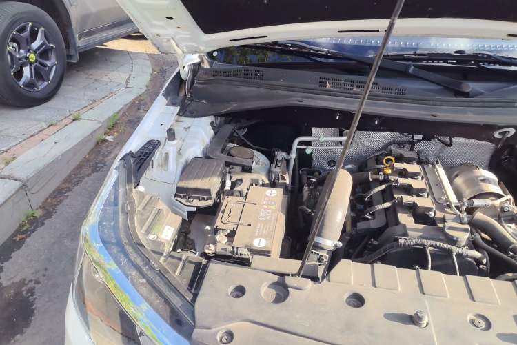 Used CHANGAN OSHAN CX70 2017 Facelifted CX70T 1.5T Manual High-Performance Edition Engine Bay Right