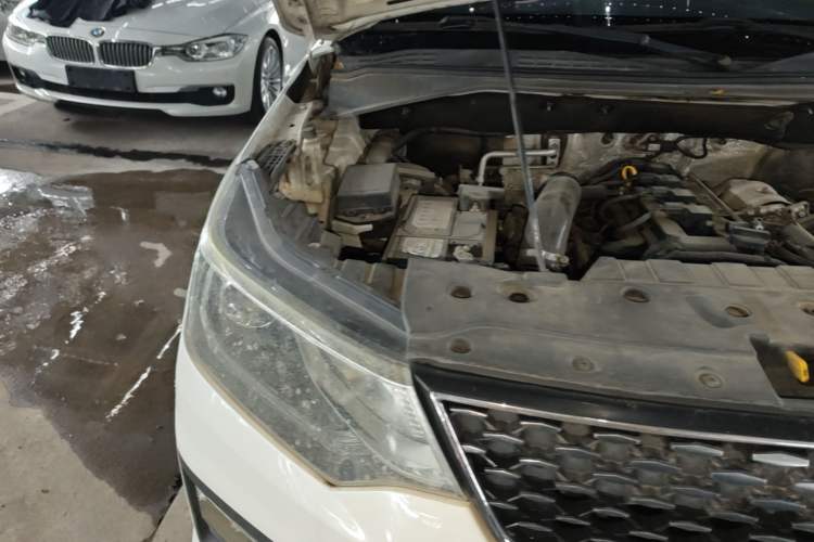 Used CHANGAN OSHAN CX70 2017 CX70T 1.5T Manual High-Performance Edition Engine Bay Right