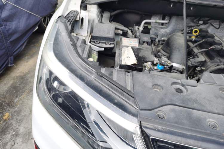 Used CHANGAN OSHAN CX70 2017 CX70T 1.5T Manual High-Performance Edition Engine Bay Right
