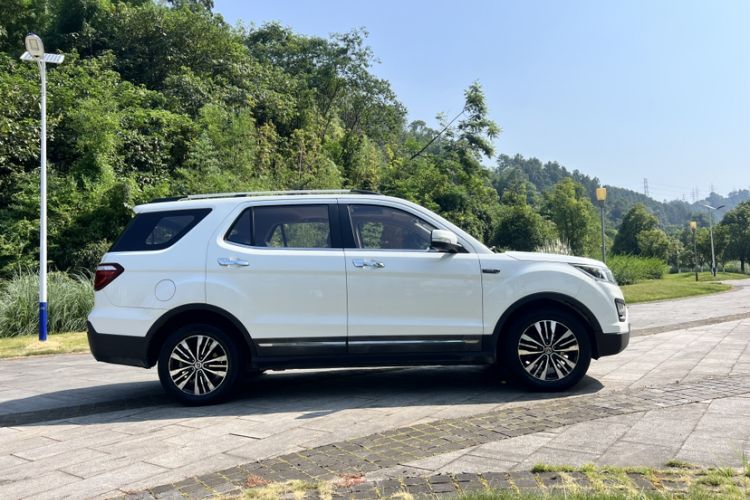 Used CHANGAN OSHAN CX70 2017 CX70T 1.5T Manual High-Performance Edition Exterior 1