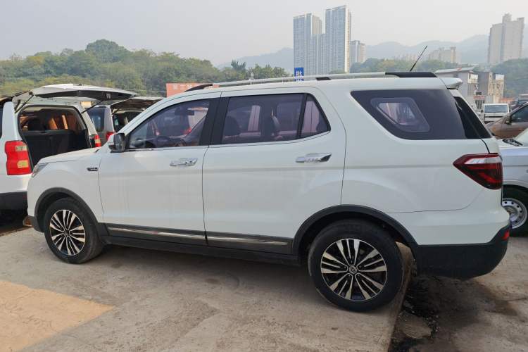 Used CHANGAN OSHAN CX70 2017 Facelifted CX70T 1.5T Manual High-Performance Edition Exterior 5