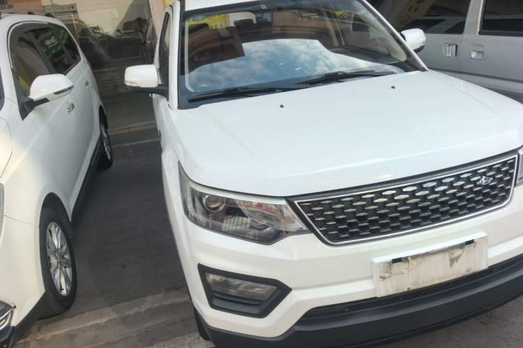 Used CHANGAN OSHAN CX70 2017 CX70T 1.5T Manual High-Performance Edition Front Right 45 Deg