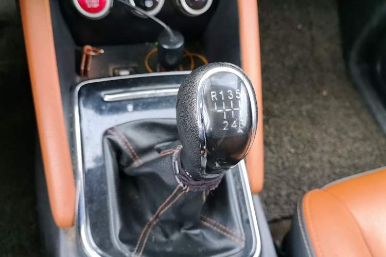 Used CHANGAN OSHAN CX70 2017 CX70T 1.5T Manual High-Performance Edition Gear Lever