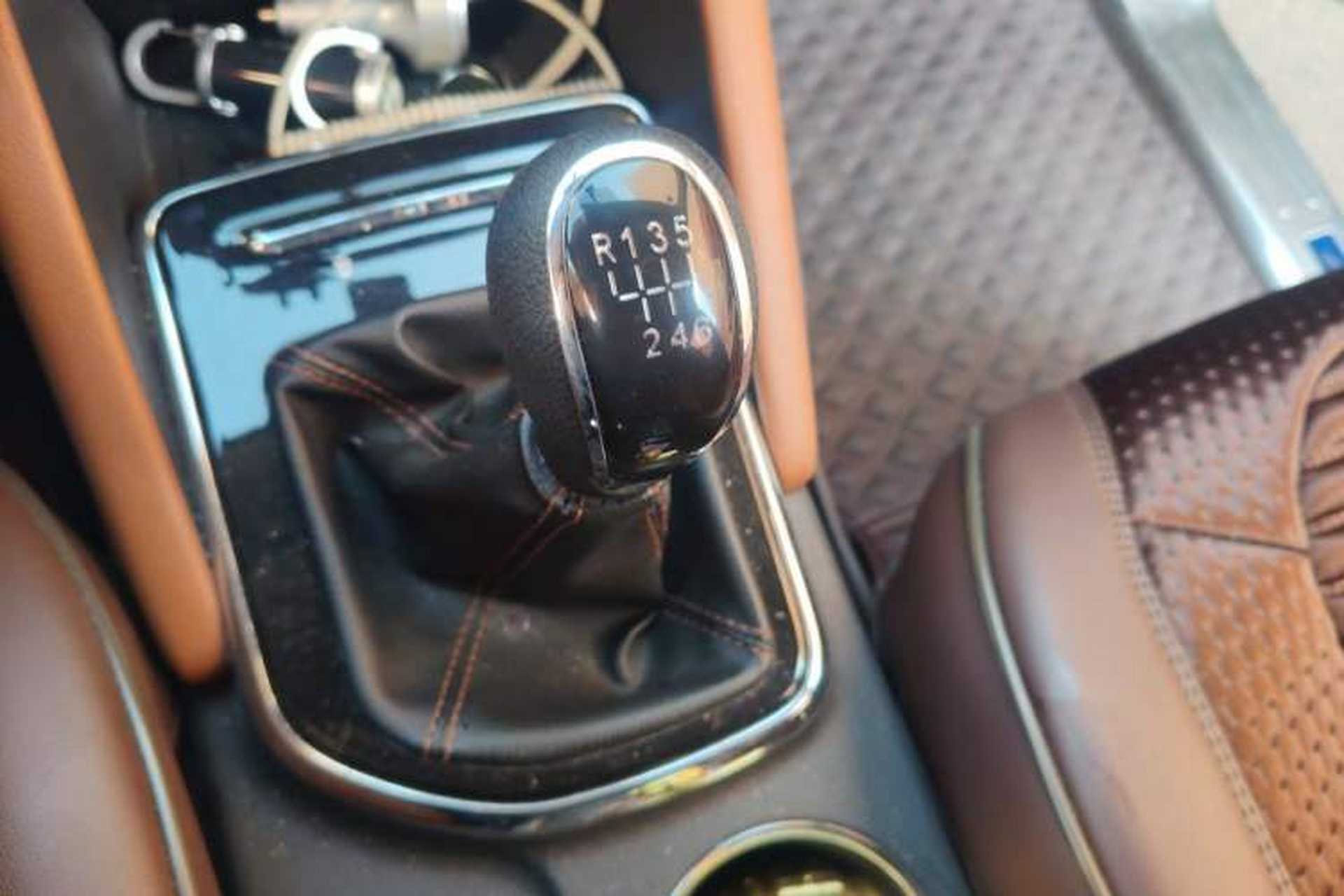 Used CHANGAN OSHAN CX70 2017 CX70T 1.5T Manual High-Performance Edition Gear Lever