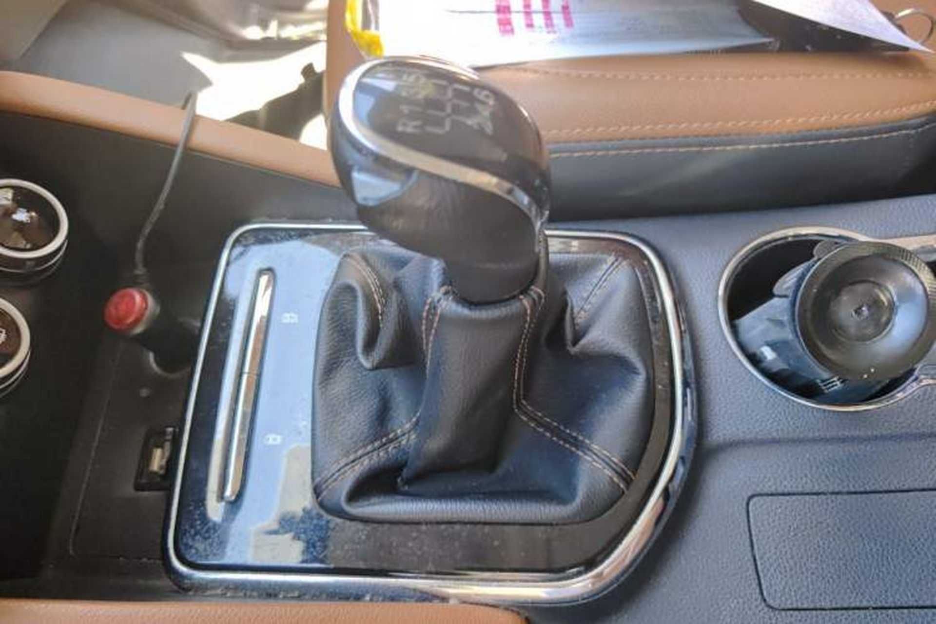 Used CHANGAN OSHAN CX70 2017 Facelifted CX70T 1.5T Manual High-Performance Edition Gear Lever