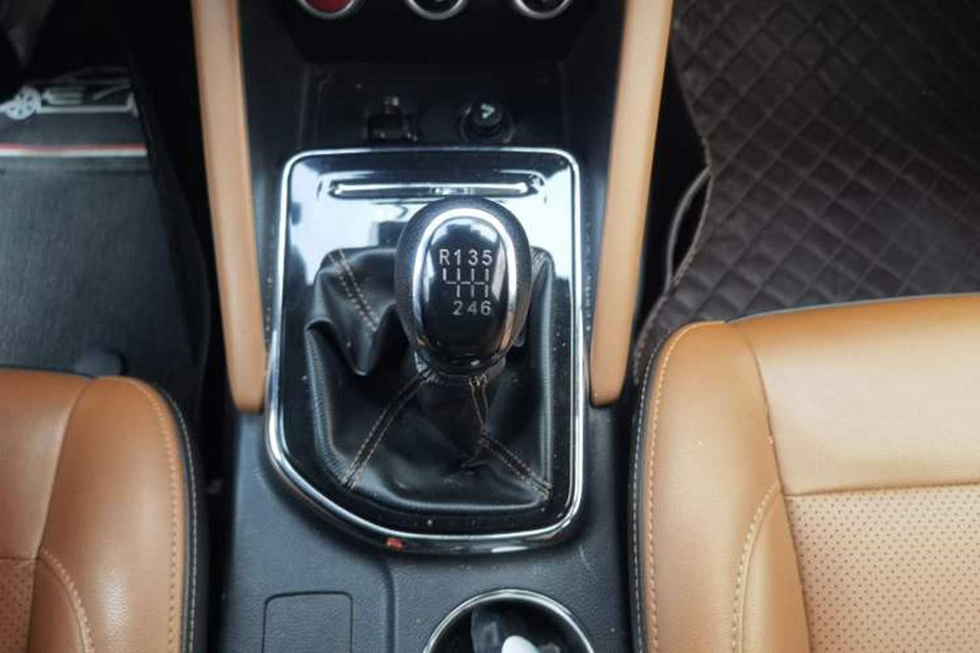Used CHANGAN OSHAN CX70 2017 CX70T 1.5T Manual Zunqing Edition Gear Lever