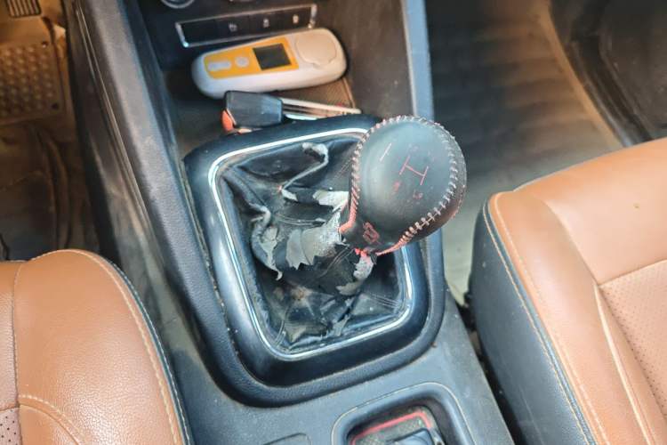 Used CHANGAN OSHAN CX70 2017 1.6L Manual Elite Model Gear Lever