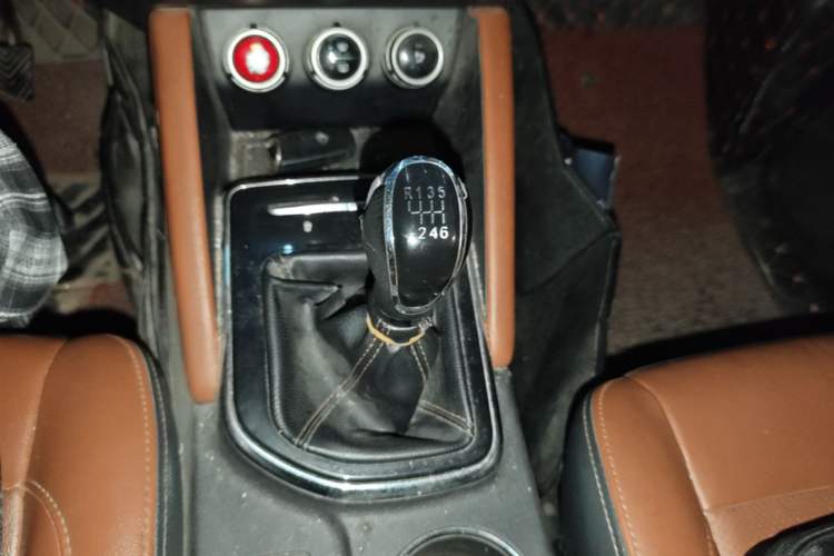 Used CHANGAN OSHAN CX70 2017 CX70T 1.5T Manual High-Performance Edition Gear Lever