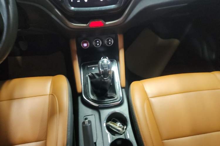Used CHANGAN OSHAN CX70 2017 CX70T 1.5T Manual Zunqing Edition Gear Lever