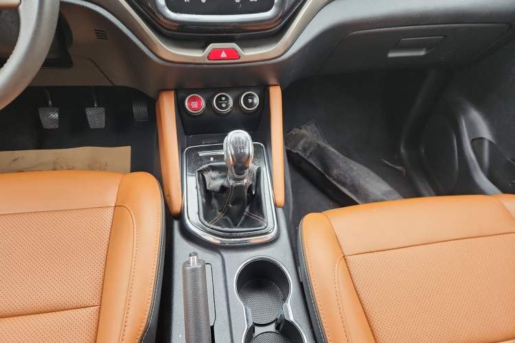 Used CHANGAN OSHAN CX70 2017 Facelifted CX70T 1.5T Manual High-Performance Edition Gear Lever