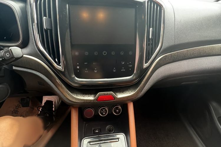 Used CHANGAN OSHAN CX70 2017 Facelifted CX70T 1.5T Manual High-Performance Edition Interior 1