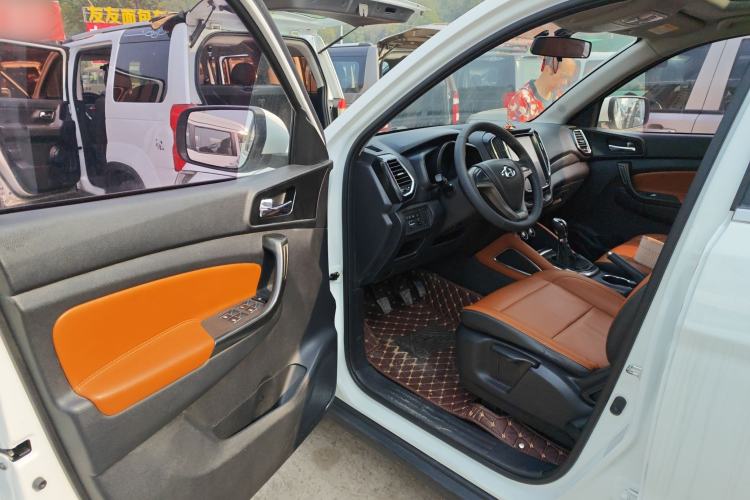 Used CHANGAN OSHAN CX70 2017 Facelifted CX70T 1.5T Manual High-Performance Edition Interior 2