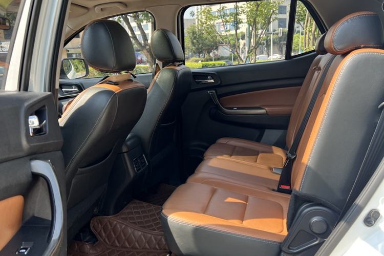 Used CHANGAN OSHAN CX70 2017 CX70T 1.5T Manual High-Performance Edition Interior 2