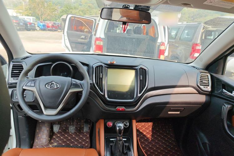Used CHANGAN OSHAN CX70 2017 Facelifted CX70T 1.5T Manual High-Performance Edition Interior 3
