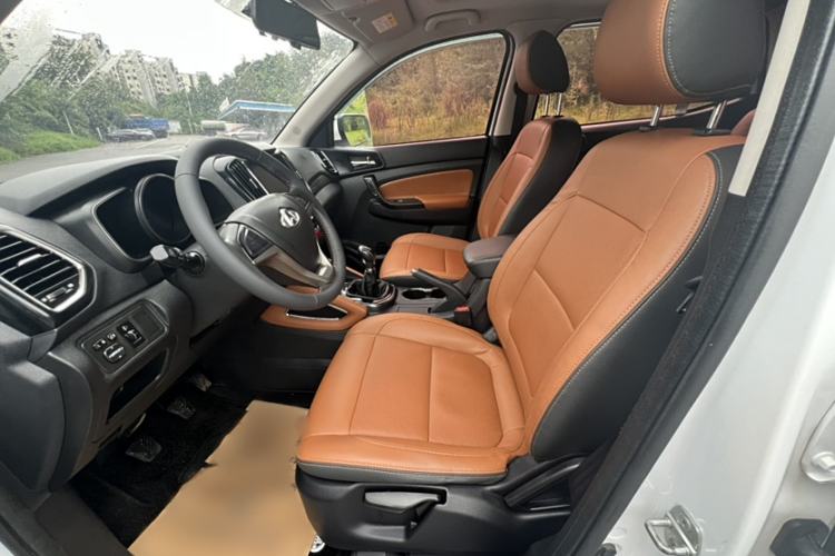 Used CHANGAN OSHAN CX70 2017 Facelifted CX70T 1.5T Manual High-Performance Edition Interior 3