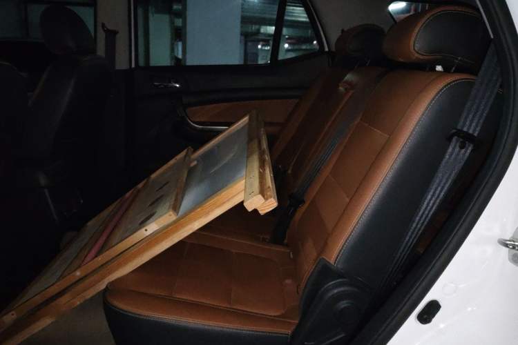 Used CHANGAN OSHAN CX70 2017 CX70T 1.5T Manual High-Performance Edition Interior 4