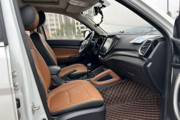 Used CHANGAN OSHAN CX70 2017 Facelifted CX70T 1.5T Manual High-Performance Edition Interior 6