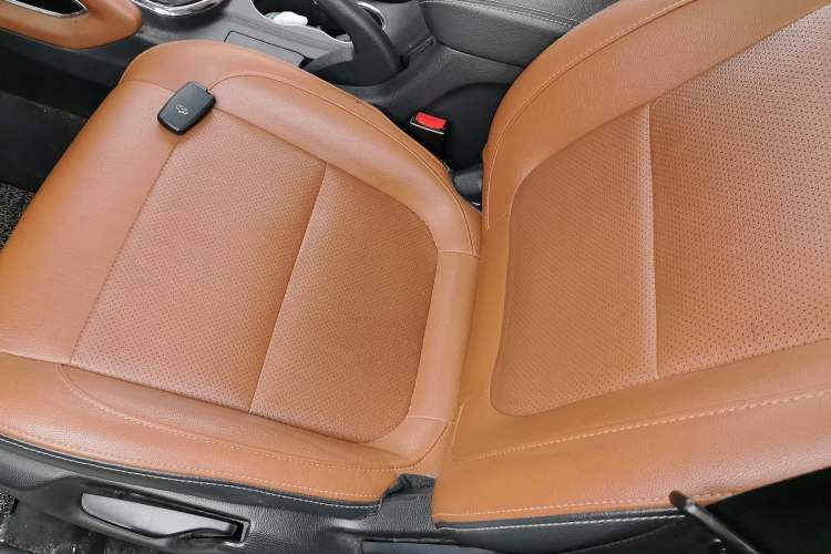 Used CHANGAN OSHAN CX70 2017 CX70T 1.5T Manual High-Performance Edition Left Front Seat