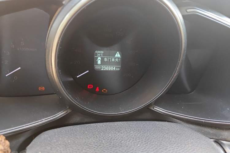 Used CHANGAN OSHAN CX70 2017 CX70T 1.5T Manual High-Performance Edition Odometer Close Up