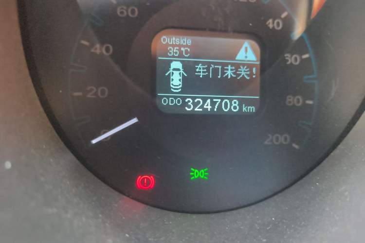 Used CHANGAN OSHAN CX70 2017 Facelifted CX70T 1.5T Manual High-Performance Edition Odometer Close Up