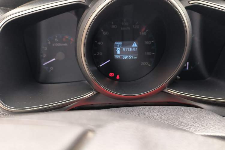 Used CHANGAN OSHAN CX70 2017 CX70T 1.5T Manual High-Performance Edition Odometer Close Up