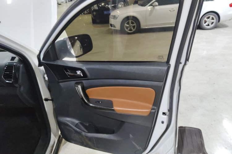 Used CHANGAN OSHAN CX70 2017 1.6L Manual Elite Model Right Front Door Interior