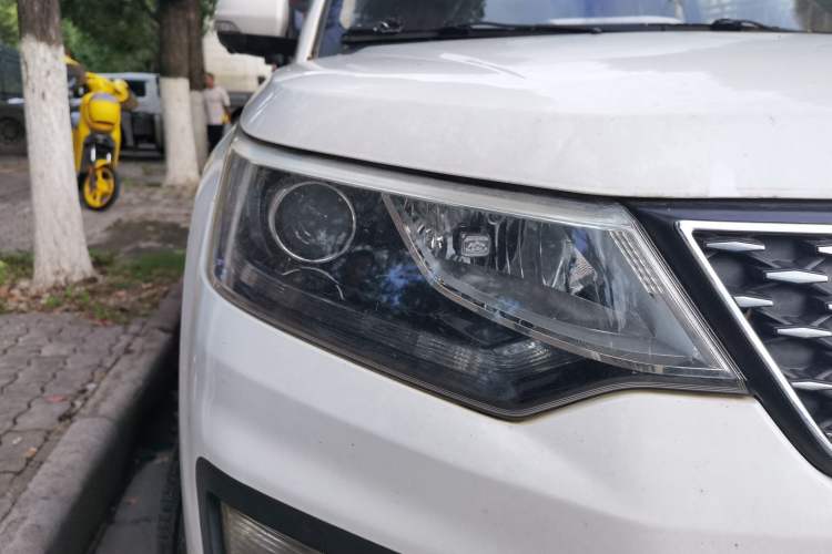 Used CHANGAN OSHAN CX70 2017 Facelifted CX70T 1.5T Manual High-Performance Edition Right Front Headlight