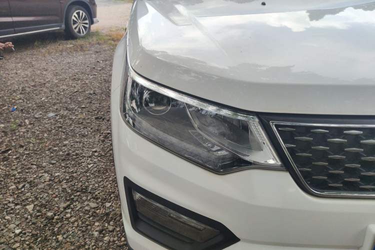 Used CHANGAN OSHAN CX70 2017 Facelifted CX70T 1.5T Manual High-Performance Edition Right Front Headlight