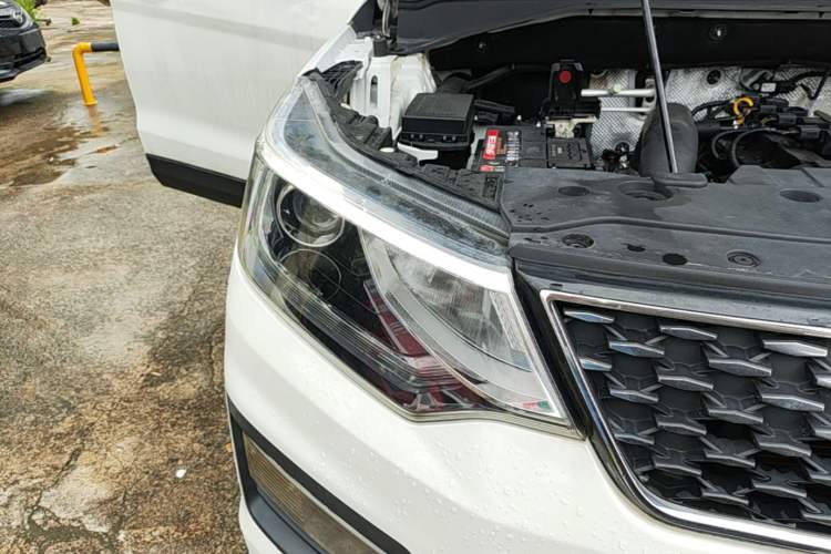 Used CHANGAN OSHAN CX70 2017 Facelifted CX70T 1.5T Manual High-Performance Edition Right Front Headlight