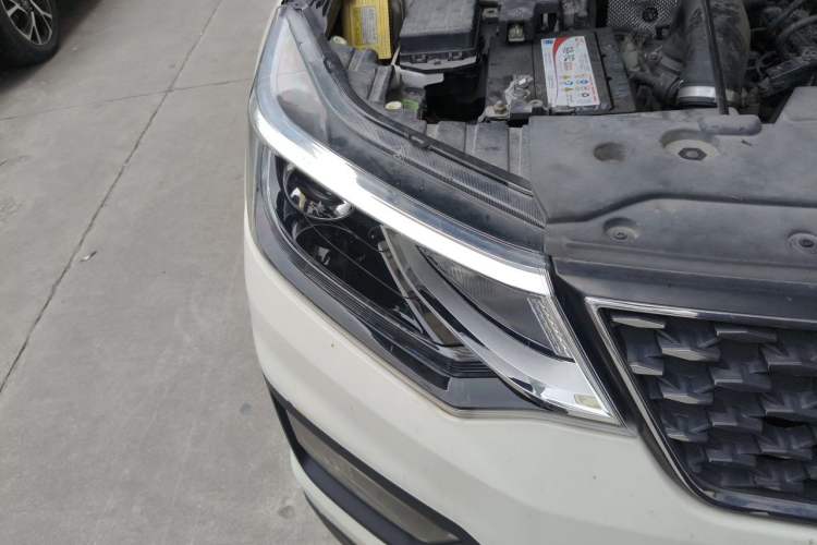Used CHANGAN OSHAN CX70 2017 CX70T 1.5T Automatic Zunqing Edition Right Front Headlight