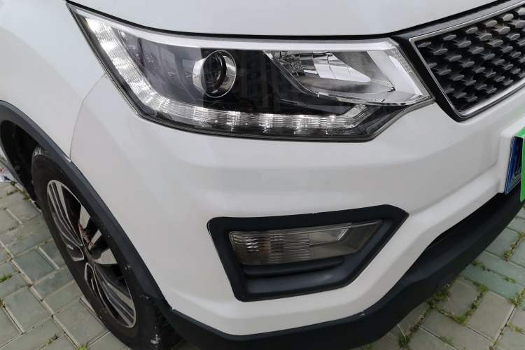 Used CHANGAN OSHAN CX70 2017 CX70T 1.5T Manual High-Performance Edition Right Front Headlight