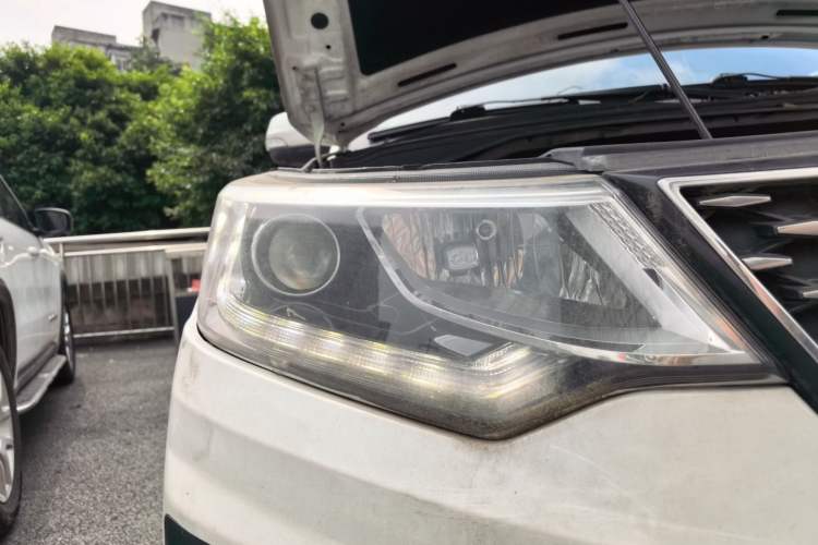 Used CHANGAN OSHAN CX70 2017 Facelifted CX70T 1.5T Automatic Luxury Edition Right Front Headlight