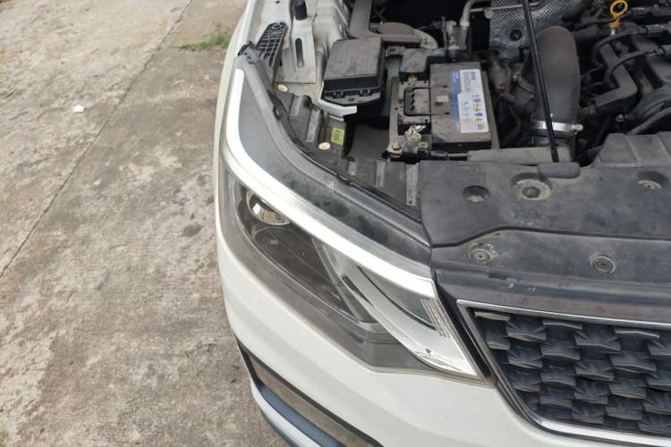 Used CHANGAN OSHAN CX70 2017 Facelifted CX70T 1.5T Automatic Zunqing Edition Right Front Headlight