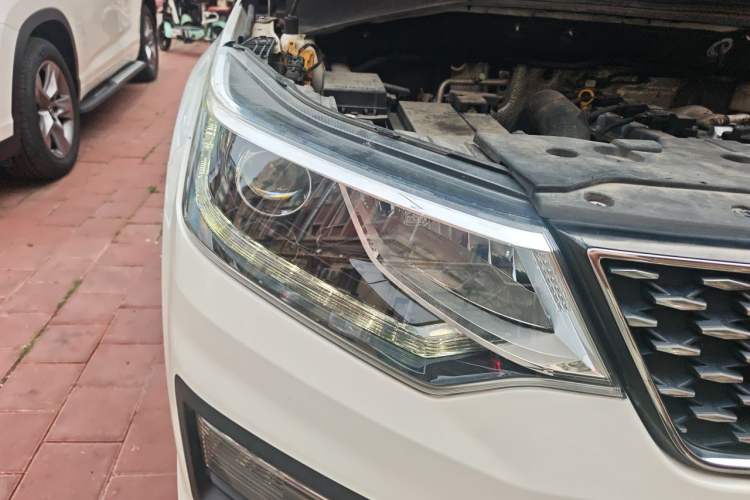 Used CHANGAN OSHAN CX70 2017 CX70T 1.5T Manual High-Performance Edition Right Front Headlight