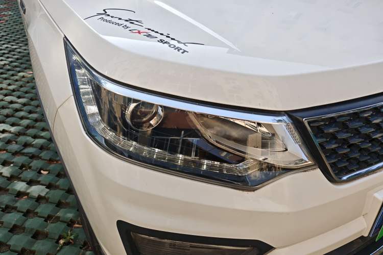 Used CHANGAN OSHAN CX70 2017 Facelifted CX70T 1.5T Manual High-Performance Edition Right Front Headlight