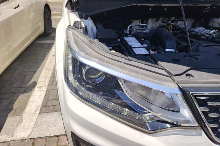 Used CHANGAN OSHAN CX70 2017 Facelifted CX70T 1.5T Manual High-Performance Edition Right Front Headlight
